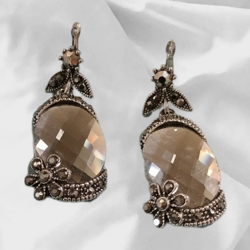 Vintage big flower drop earrings.